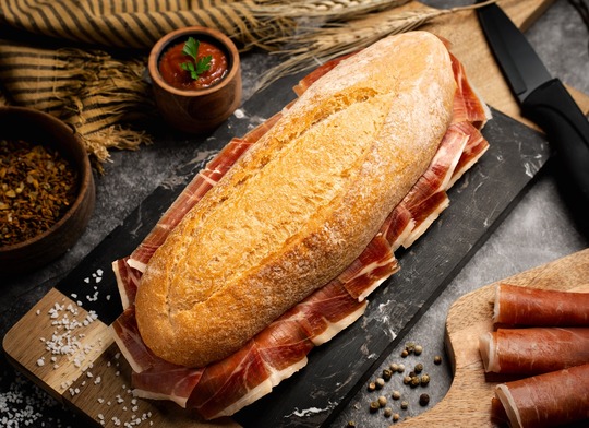 Bocadillo jamÃ³n ibÃ©rico.jpg